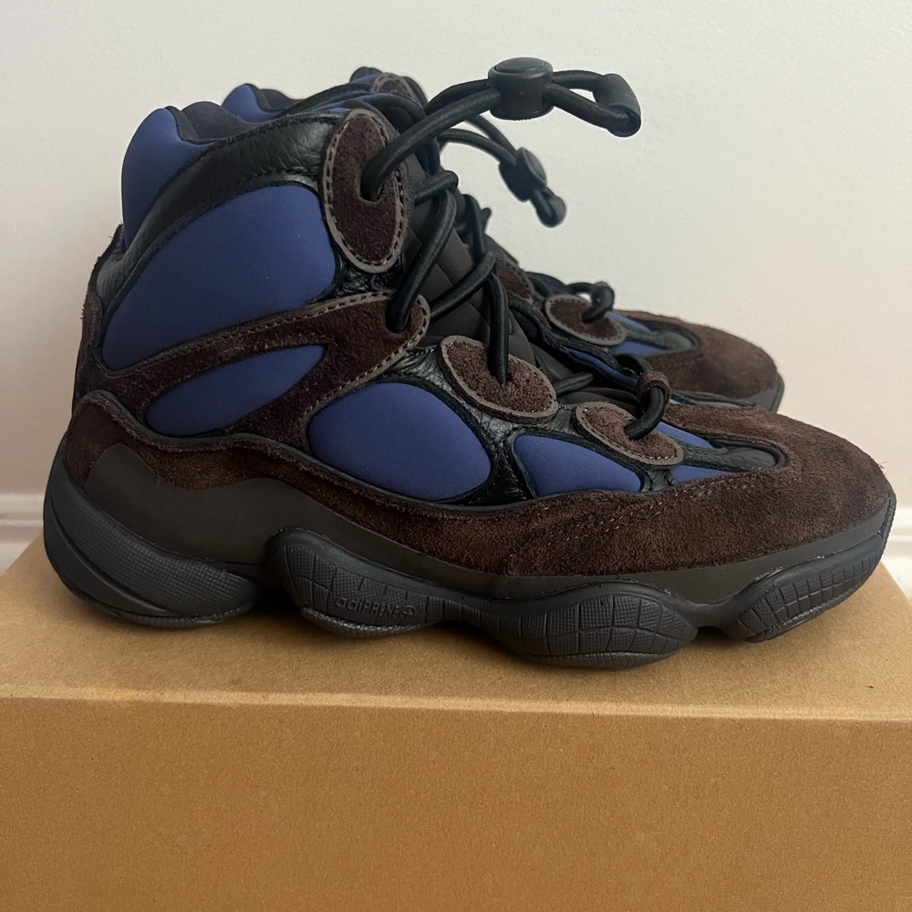Yeezy 500 High (in color Tyrian)